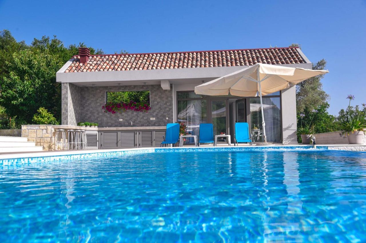 Verbalj Apartment With Swimming Pool Kotor Exteriér fotografie